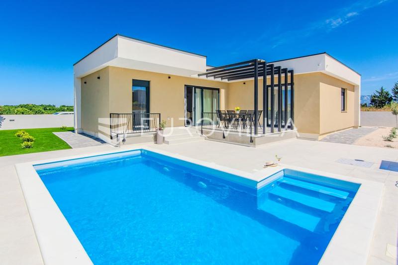Privlaka, modernes Haus mit Swimmingpool - 1