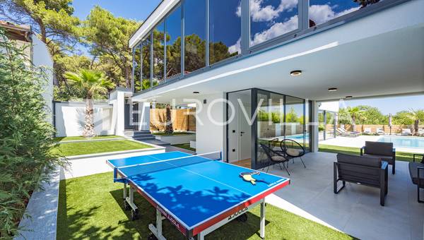 Istrien, Medulin, smuk moderne dobbelthusvilla NKP 220m2