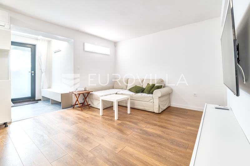 Zagreb, Vrhovec, odličan dvosoban stan 56 m2 + VPM