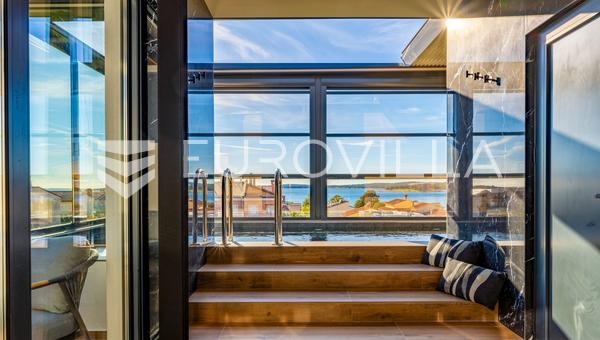 Istria, Medulin, villa de lujo con piscina cubierta y vistas al mar para alquiler a largo plazo