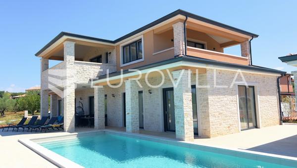Ístria, proximidades de Porec, moradia de luxo em pedra com vistas panorâmicas para o mar