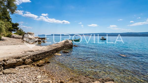 Omiš Riviera, land first row to the sea