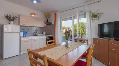 Pula, Valdebek - Casa moderna com quatro apartamentos e aluguel turístico estabelecido