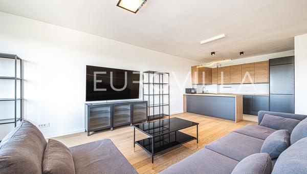 Zagreb, Borovje, Dreizimmerwohnung 123 m² mit Loggia und Garagenstellplatz.