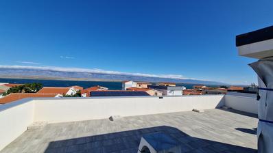 Vir, deniz manzaralı apartman binası