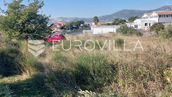 Kaštel Lukšić, poljoprivredno zemljište 2220 m² za najam