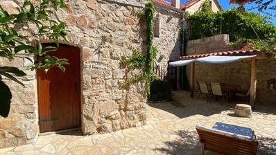 Hvar, Vrbanj, authentiek stenen huis met zwembad