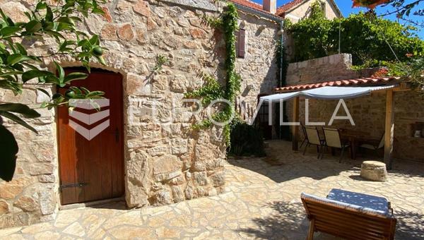 Hvar, Vrbanj, authentisches Steinhaus mit Swimmingpool