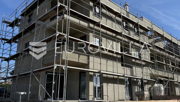 Pula, širi Centar, moderan penthouse u novogradnji, centralno plinsko, 2. kat, 123 m²