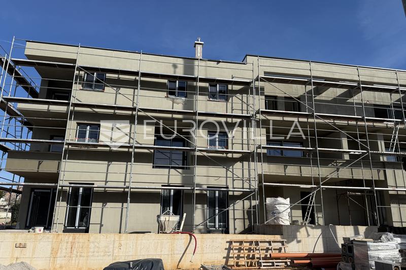 Pula, širi Centar, moderan penthouse u novogradnji, centralno plinsko, 2. kat, 123 m²