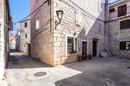 Trogir, Seget Donji, kamena kuća s potencijalom u centru mjesta - 4