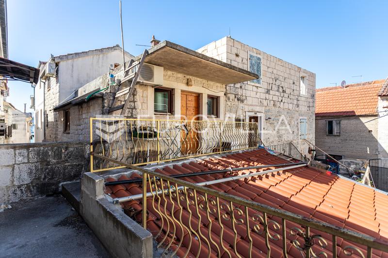 Trogir, Seget Donji, kamena kuća s potencijalom u centru mjesta - 6