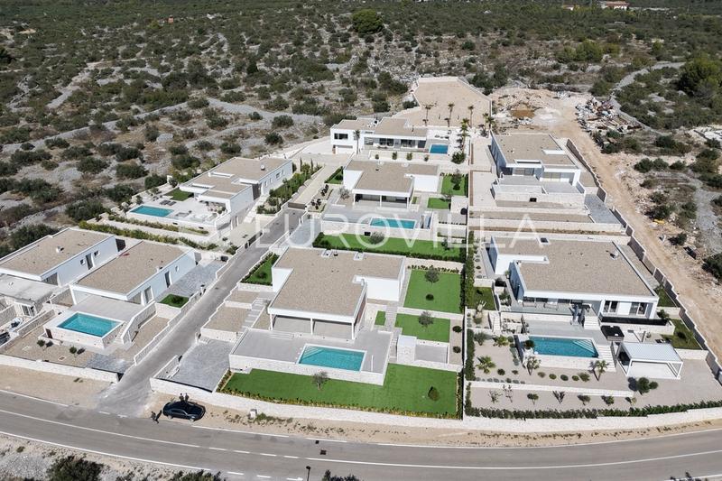 Primošten, medencés villa tengerre néző kilátással, 385,20 m² - 11