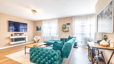 Zagreb, Dubec, novouređena kuća s dva stana i garažom, 190 m²