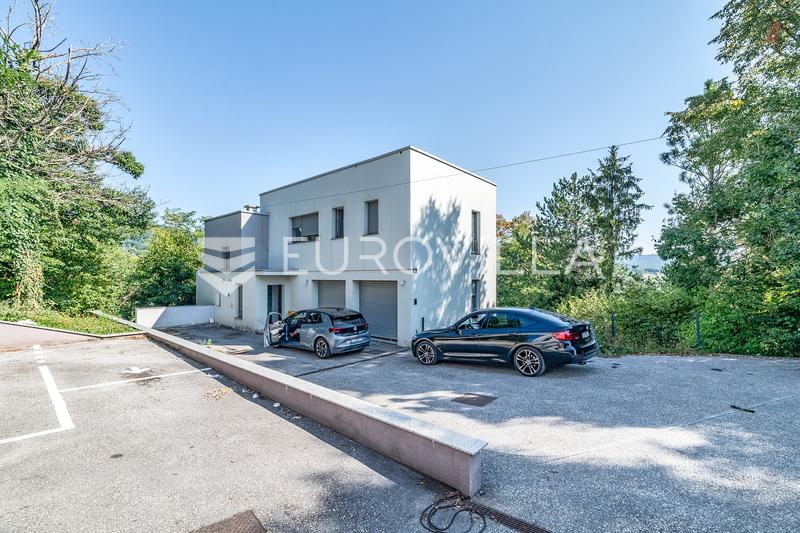Zagreb, Gornje Vrapče, prostrana kuća 450 m² za smještaj do 40 radnika, parking za više vozila - 13