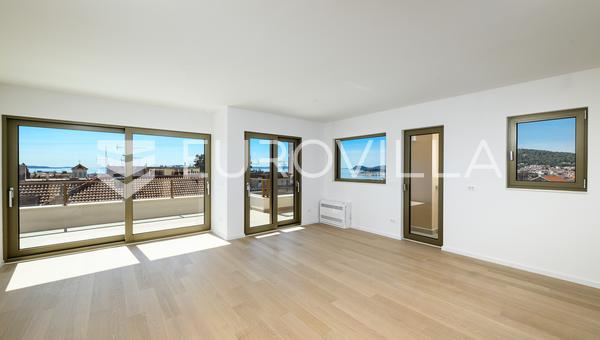 Split, piękny penthouse z widokiem na morze i miasto