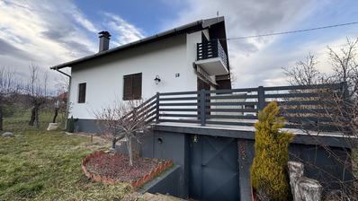 Mandicevac, vacker stuga på 115 m² med vingård och fruktträdgård