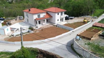 Matulji, Mučići, modern semi-detached house with pool and large 711 m² garden, four-bedroom flat