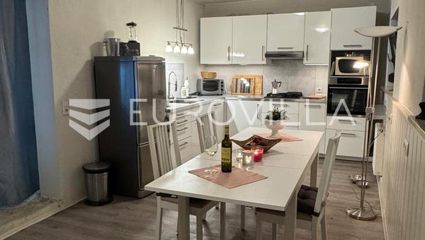 Jastrebarsko, Plesivica, casa de 266 m² con piscina en una ubicación tranquila