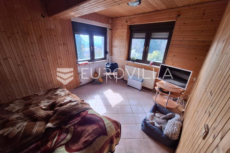 Jastrebarsko, Plešivica, kuća 266 m² s bazenom na mirnoj lokaciji