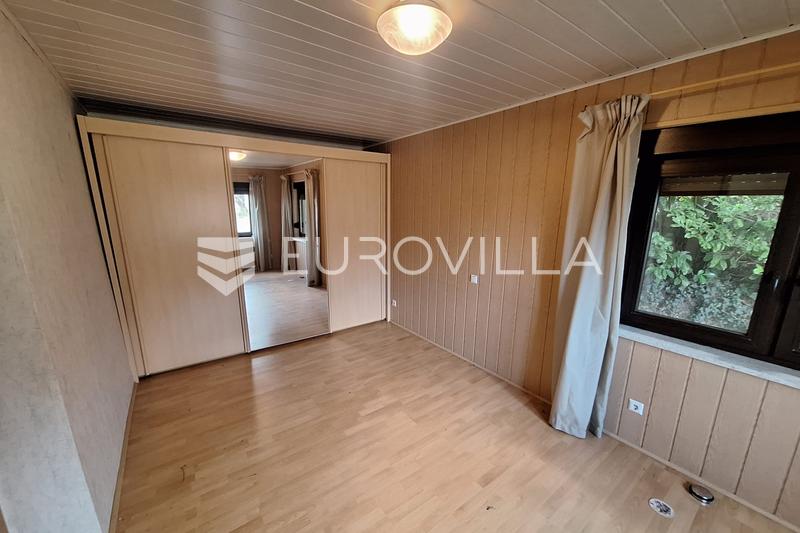 Jastrebarsko, Plešivica, kuća 266 m² s bazenom na mirnoj lokaciji