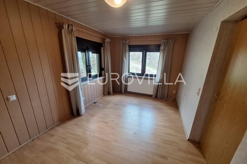 Jastrebarsko, Plešivica, kuća 266 m² s bazenom na mirnoj lokaciji