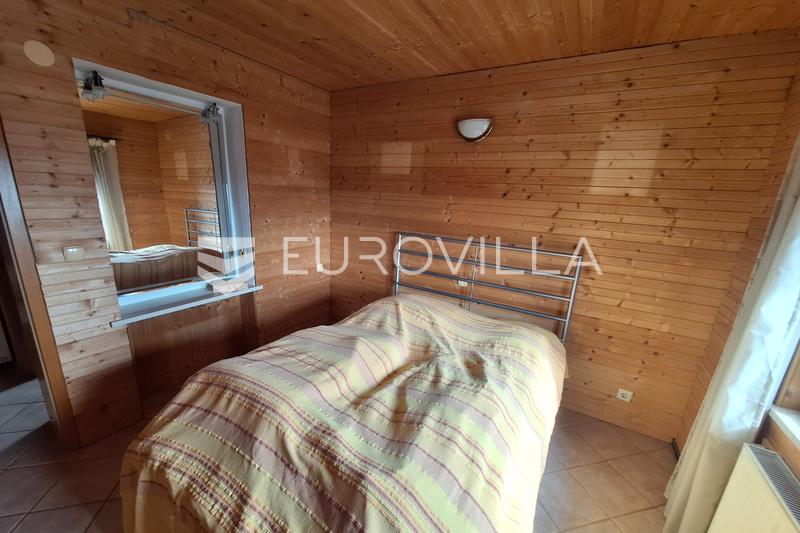 Jastrebarsko, Plešivica, kuća 266 m² s bazenom na mirnoj lokaciji