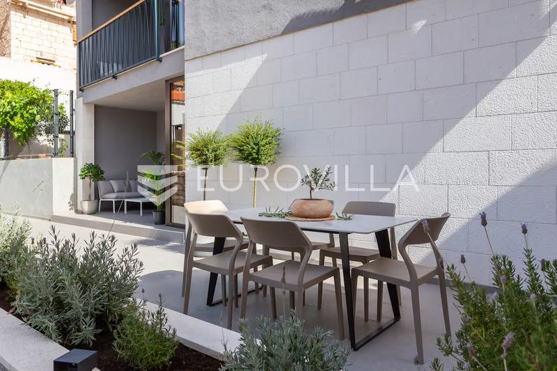 Studio apartment, Komiža