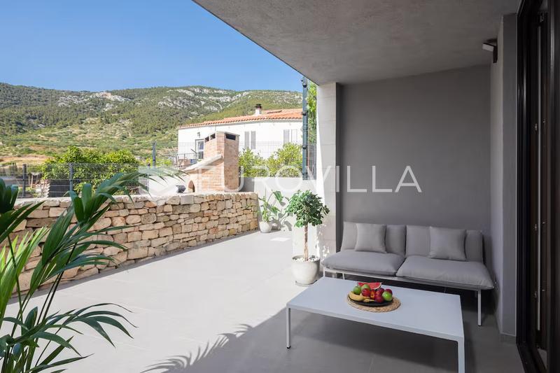 Studio apartment, Komiža