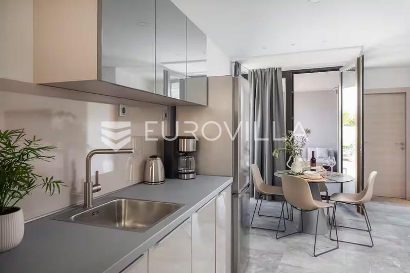 Studio apartment, Komiža