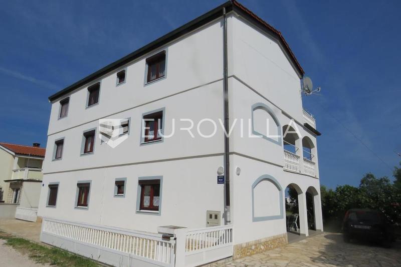 Vir, Maison avec 5 appartements et vue sur la mer - 6
