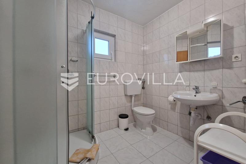 Vir, Hiša s 5 apartmaji in pogledom na morje - 27