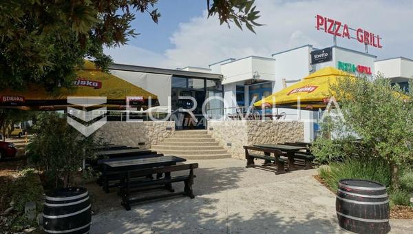Nin, Zaton, erhvervsbygning med en restaurant og tilladte udvidelsesmuligheder