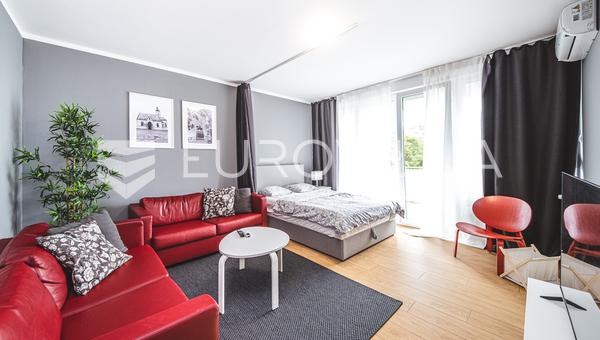 Zagreb, Miramarska, newly renovated two and a half-bedroom apartment with an area of 60 m²