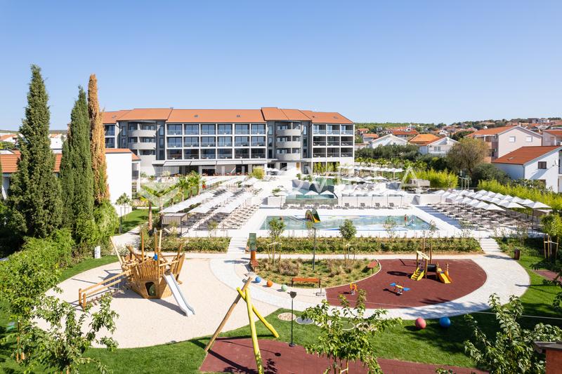 Zadar, Sv. Filip i Jakov, moderna dvoetažna rezidencija u luksuznom stambenom kompleksu