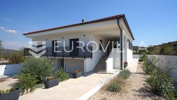 Zadar, Polaca, hermosa villa con piscina en una ubicación tranquila