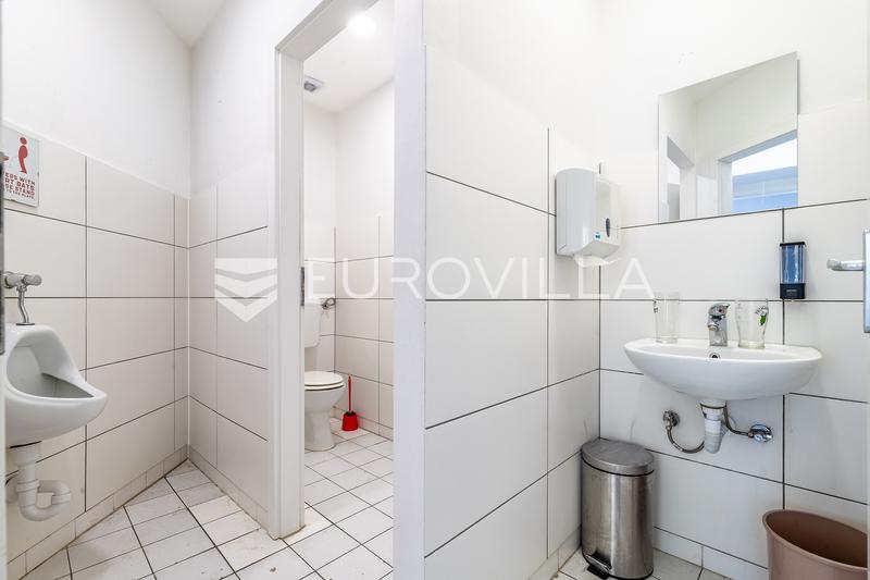Zagreb, Zagorska ulica, pritlični poslovni prostor velikosti 70 m² s kletjo 25 m² in shrambo 10 m² - 5