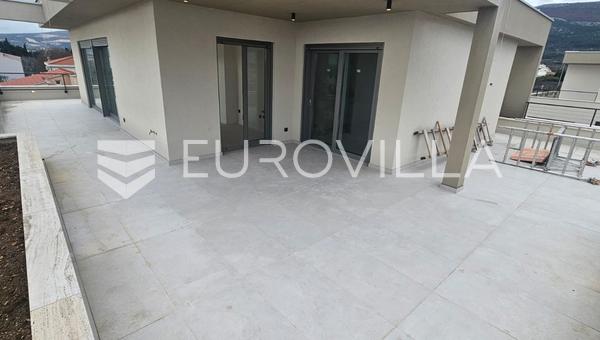 Kaštela, Penthouse od 102 m² treći kat s garažom povezan liftom