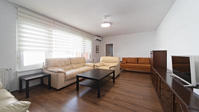 Osijek, Sjenjak, Casa bifamiliare con garage, seminterrato e ottima posizione - 130 m²