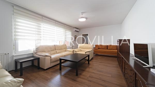 Osijek, Sjenjak, dvojna kuća s garažom, podrumom i odličnom lokacijom 130 m²