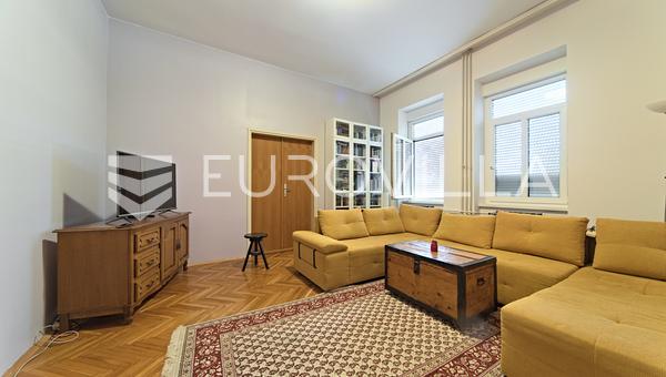 Osijek, Donji grad, üç yatak odalı daire, 105 m², hastaneye yakın, zemin kat