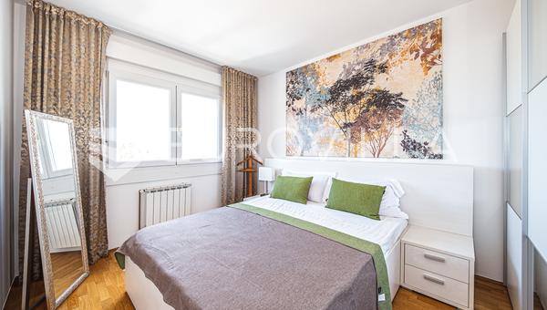 Zagreb, Trnje, Strojarska - spacious two-bedroom apartment of 70 m² with a garage.