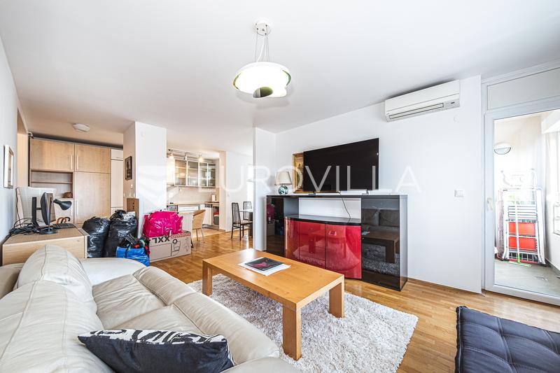 Zagreb, Trnje, Strojarska - spacious two-bedroom apartment of 70 m² with a garage. - 3