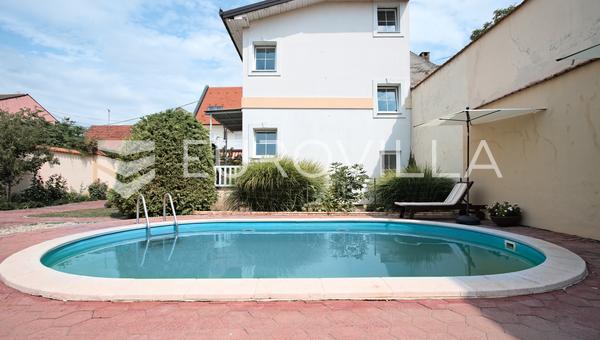 Osijek, Nedre By, renoveret hus med stort potentiale, 700 m², grund 947 m²