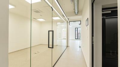 Osijek, Center, office space for rent 150 m² in a modern office building