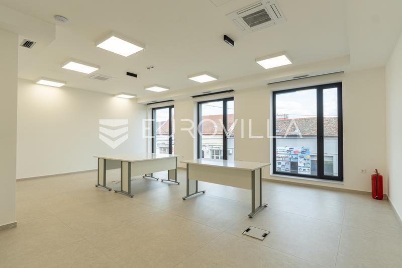 Osijek, Center, office space for rent 150 m² in a modern office building - 3