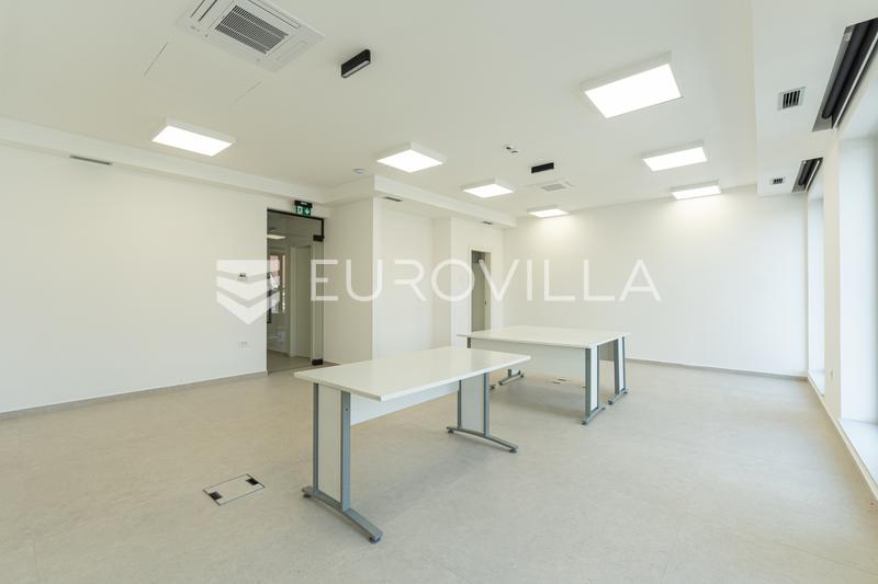 Osijek, Center, office space for rent 150 m² in a modern office building - 2