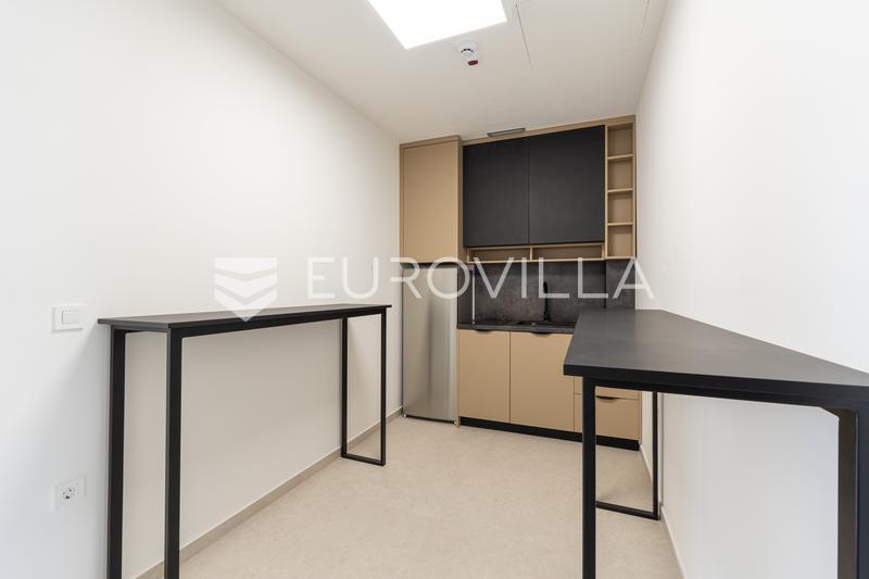 Osijek, Center, office space for rent 150 m² in a modern office building - 7