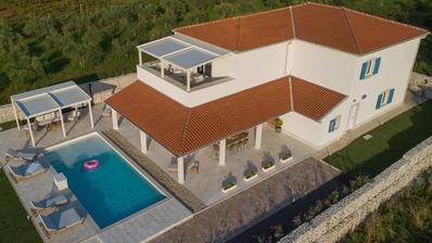 Barban, jedinstvena samostojeća pasivna kuća 320 M2 na velikoj okućnici