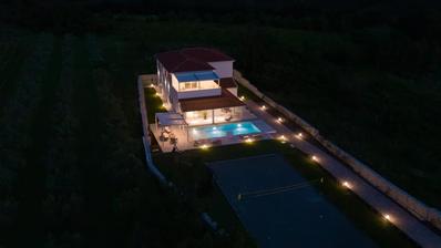 Barban, jedinstvena samostojeća pasivna kuća 320 M2 na velikoj okućnici